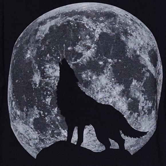 Wolf & Moon Top - Picture 2 of 4